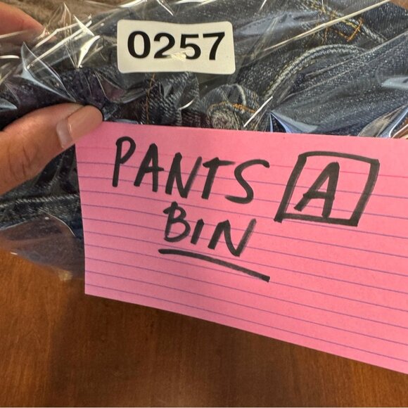 Fiorucci Jeans Blue Relaxed Fit Vintage Embroidered Back Pockets Denim Size 36 - Picture 15 of 15